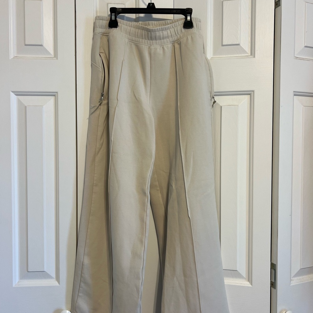 Old Navy Cream Wide-Leg Jogger Pants